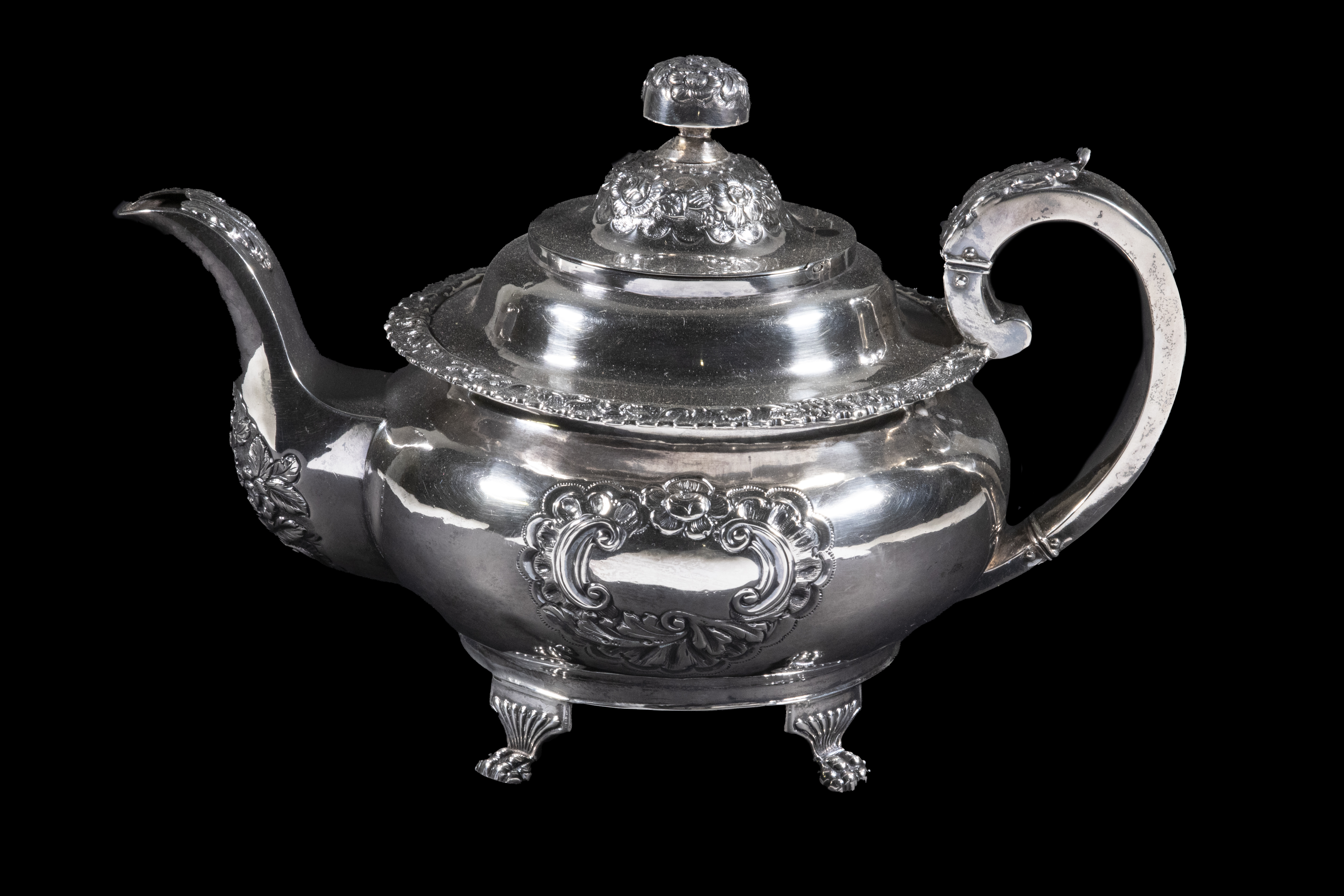 GEORGE IV IRISH SILVER TEAPOT Repousse 2b4513