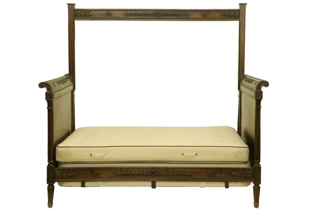 FRENCH DAYBED Louis XV Style Walnut 2b4544