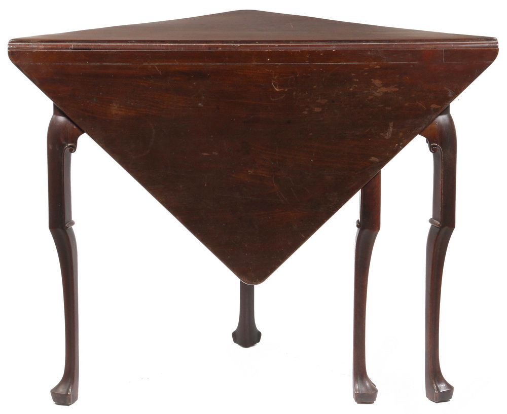 QUEEN ANNE MAHOGANY TRICORNER OR