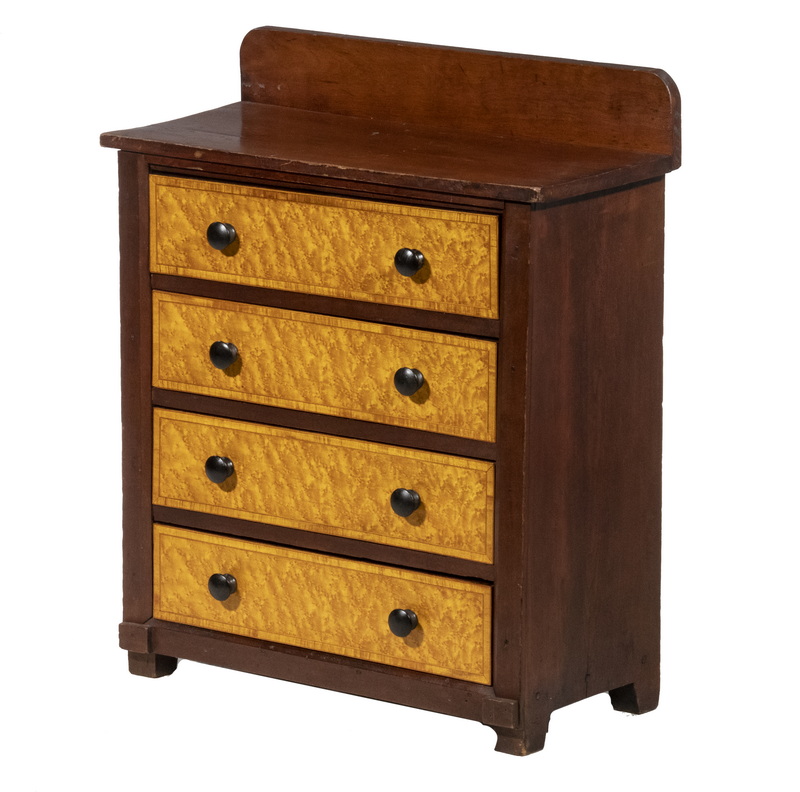 FOUR-DRAWER CHILDS CHEST 19th c. Diminutive