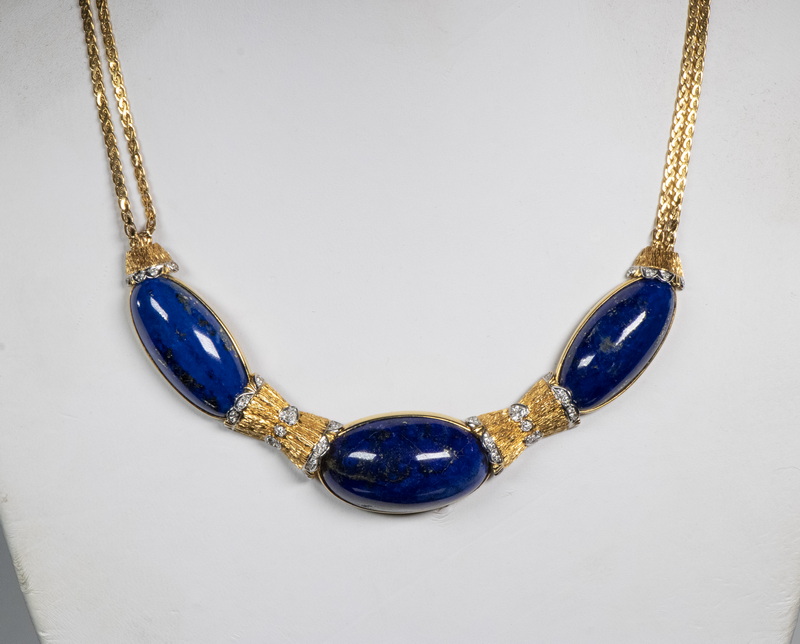 VINTAGE GOLD AND LAPIS NECKLACE 2b49f7