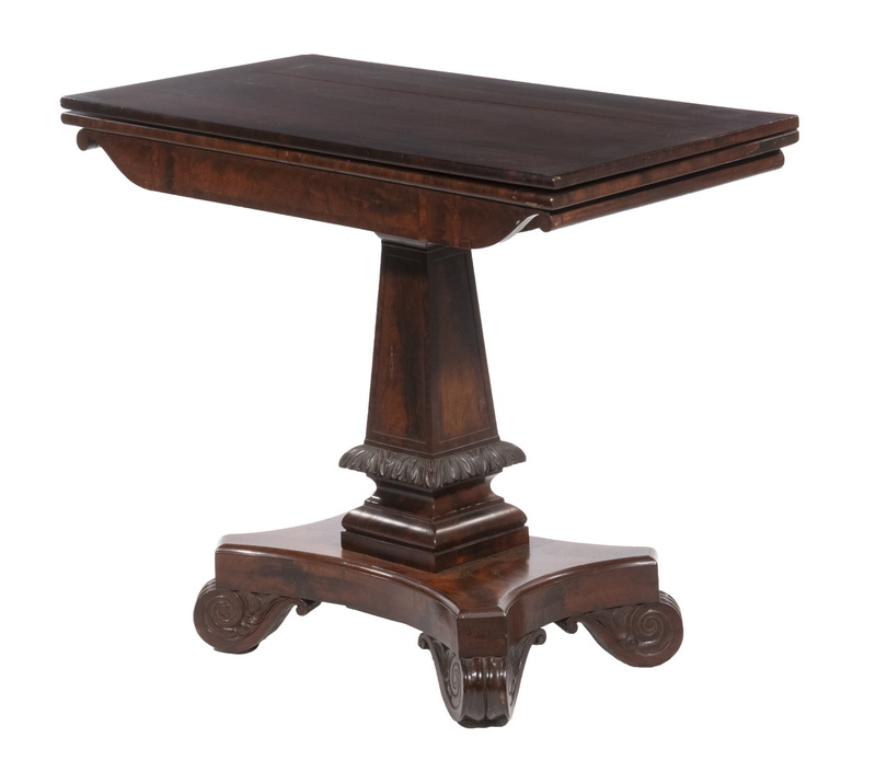 CLASSICAL MAHOGANY CARD TABLE Early 2b4af8