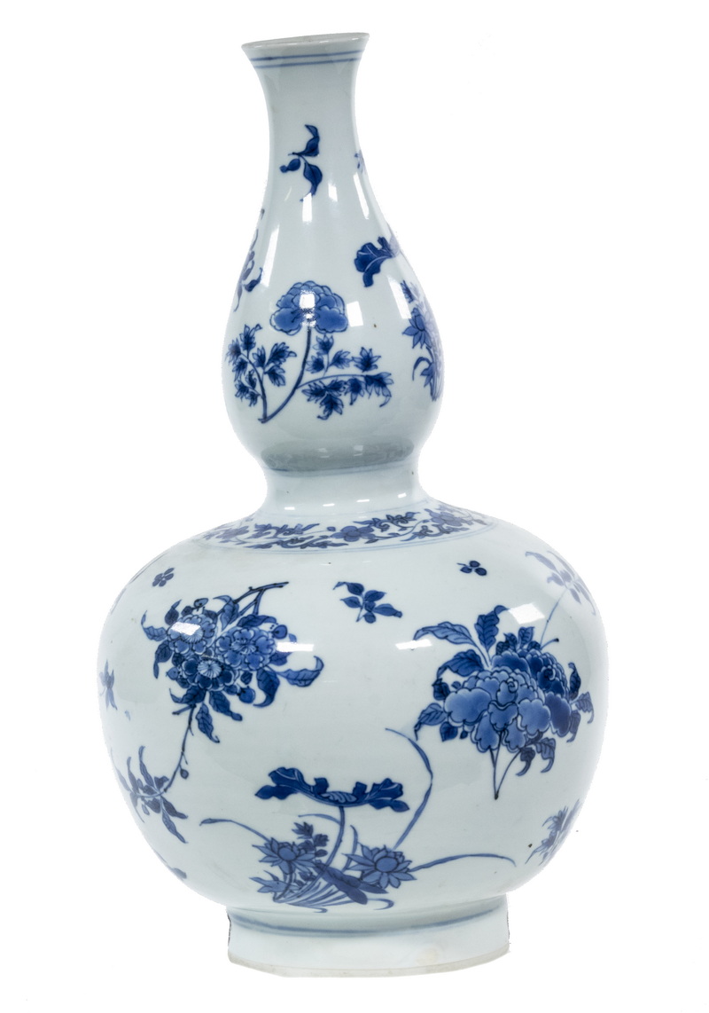 CHINESE QING DYNASTY PORCELAIN