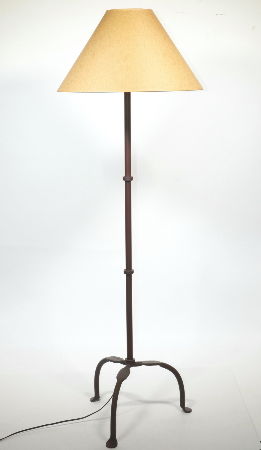 METAL PAINTED FLOOR LAMP WITH PAPER 2b5026