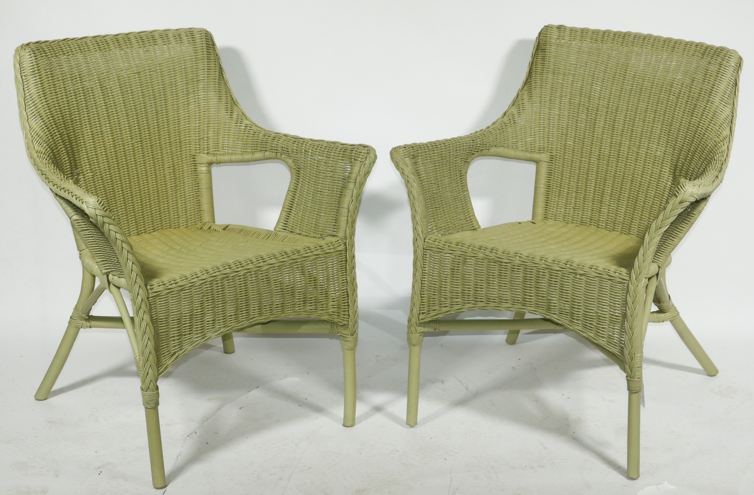  2 NATURAL WICKER ARM CHAIRS 2  2b502a