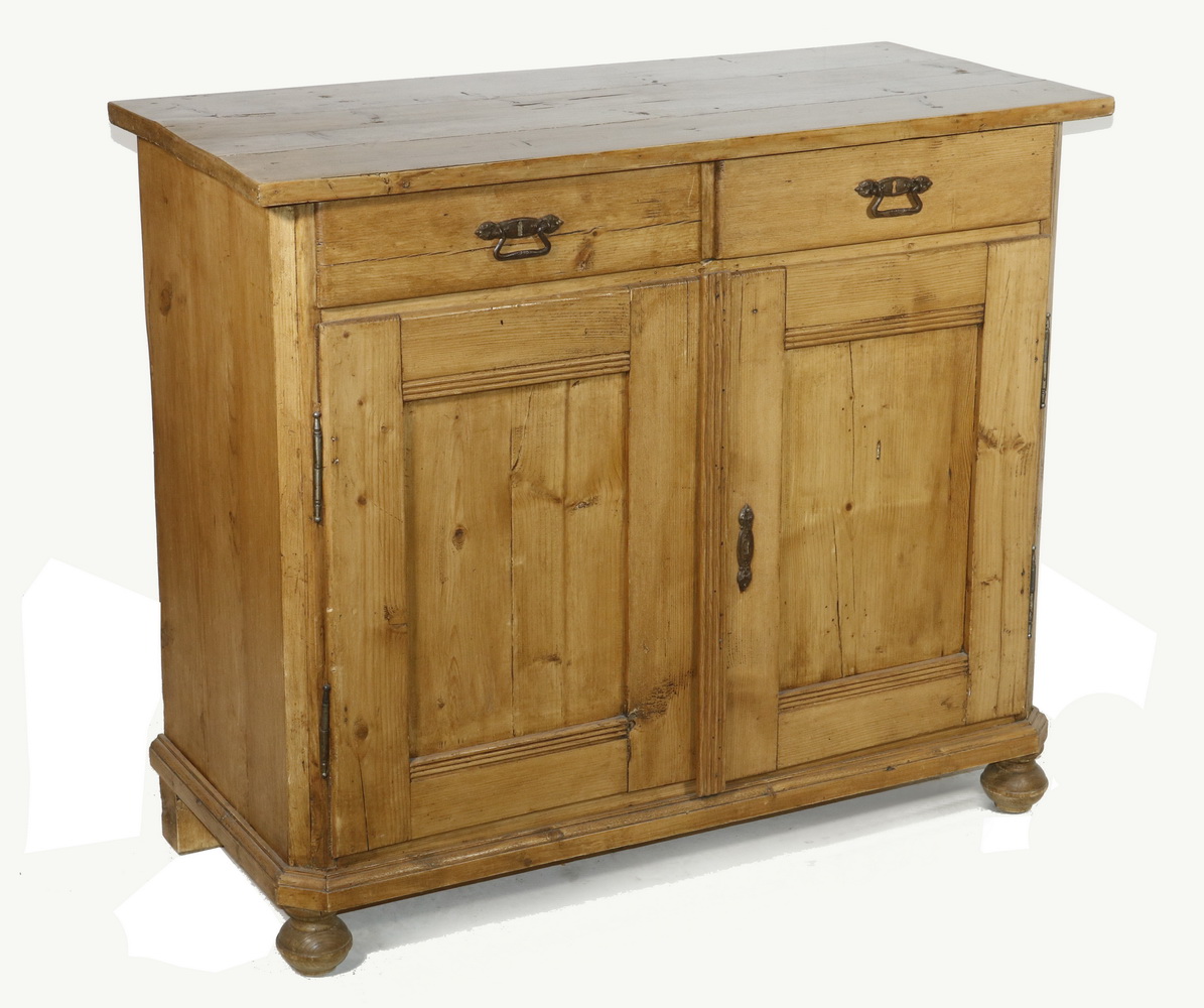 SCRUBBED PINE LOW CUPBOARD Scrubbed 2b5128