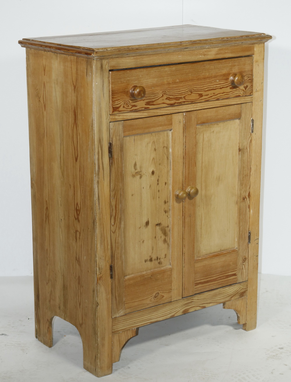 SCRUBBED PINE CABINET Small scrubbed 2b5126