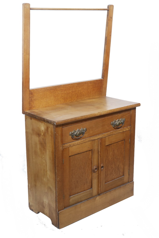 REFINISHED OAK COMMODE WITH TOWEL 2b51df