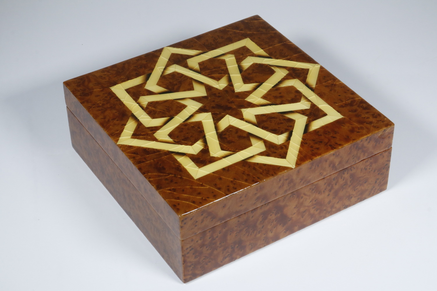 HOLLY AND THUYA WOOD MARQUETRY