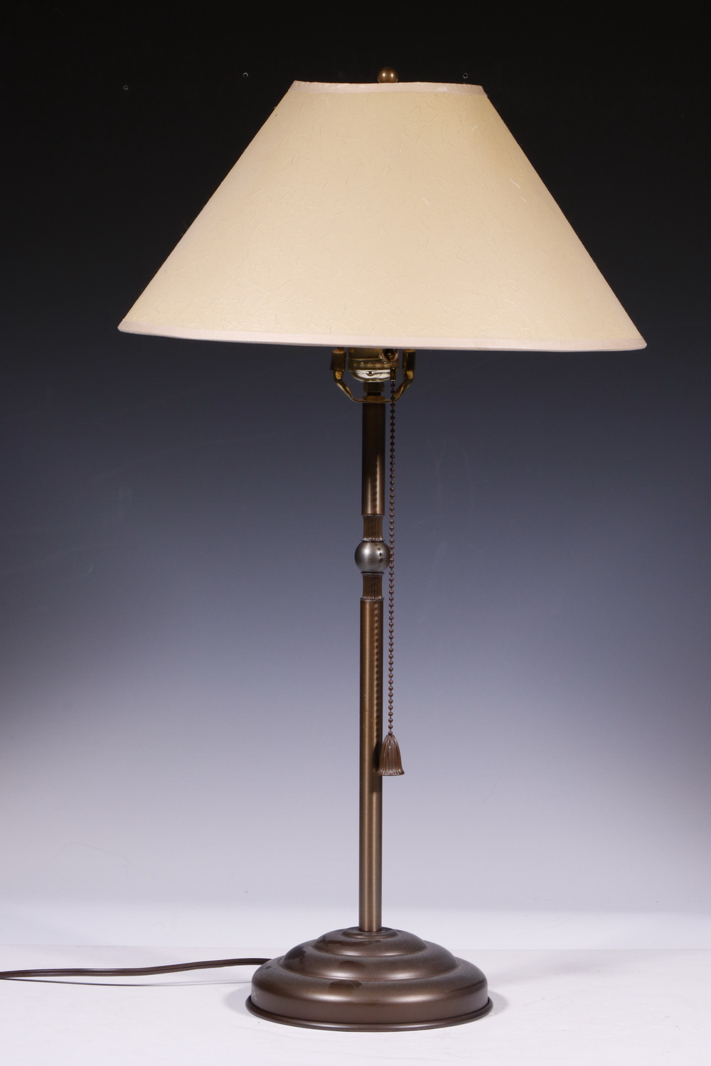 METAL TABLE LAMP Metal table lamp with