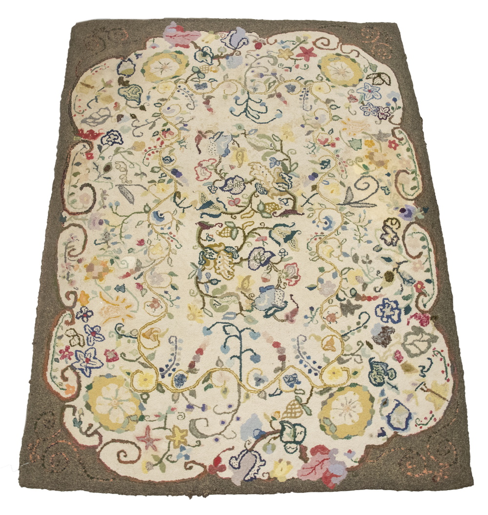 LARGE HOOKED RUG Early 20th c  2b2eb9