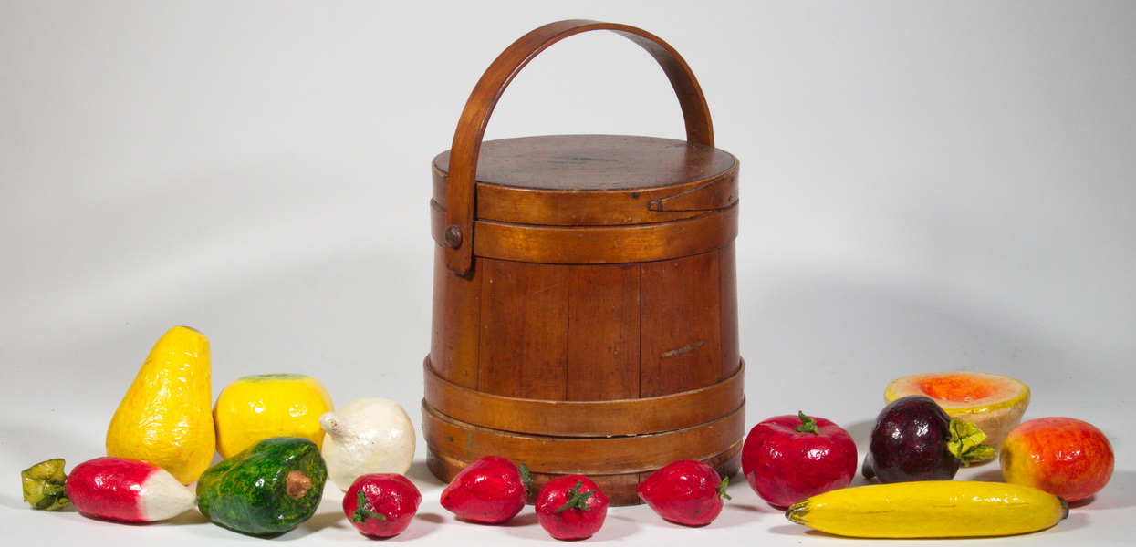 ROUND LIDDED FIRKIN WITH 14 PCS  2b2f2b