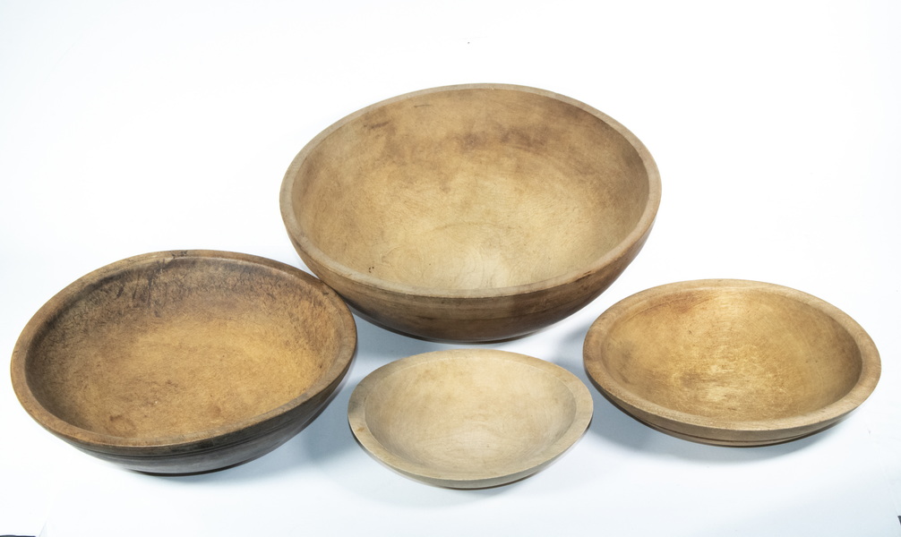  4 WOODEN BOWLS Group of 4 Antique 2b2f38