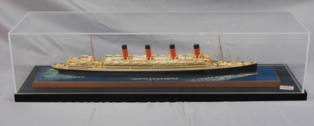 CASED SHIP MODEL OF SS LUSITANIA  2b30a2