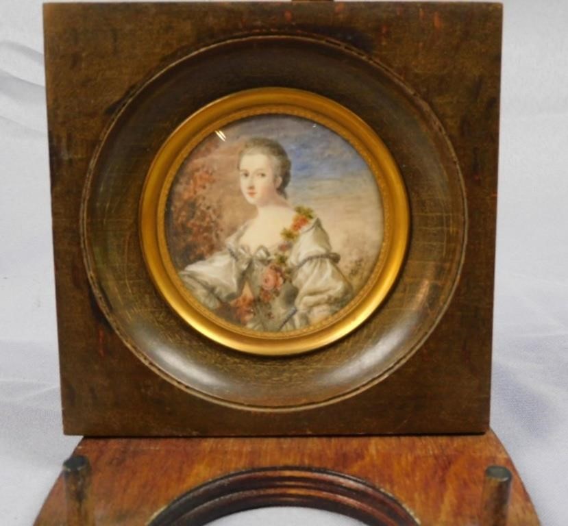 MINIATURE PORTRAIT OF AN ELEGANTLY 2b30bb