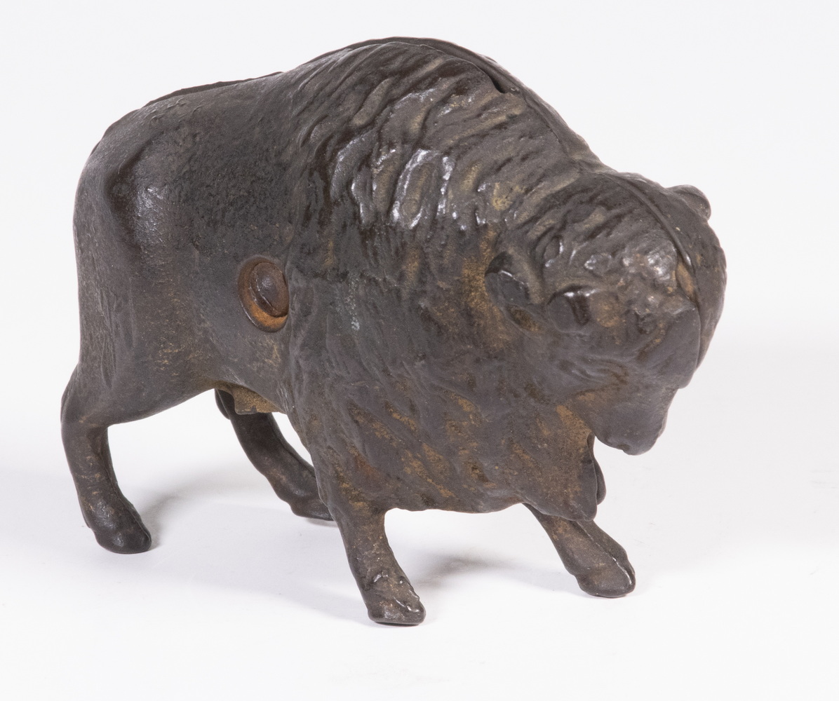 CAST IRON BUFFALO STILL BANK Early 2b357e