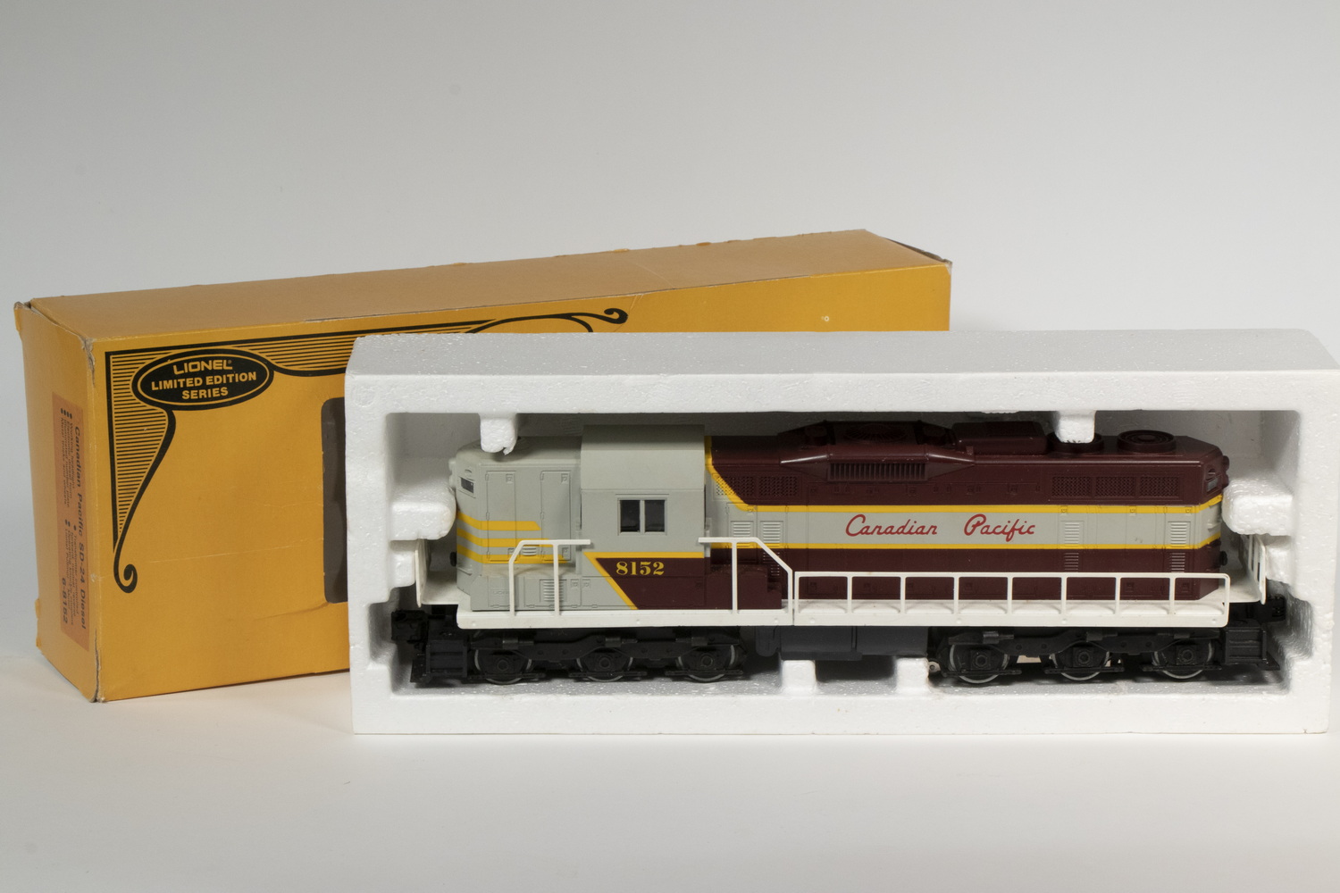 LIONEL MODEL TRAIN CANADIAN PACIFIC 2b3619