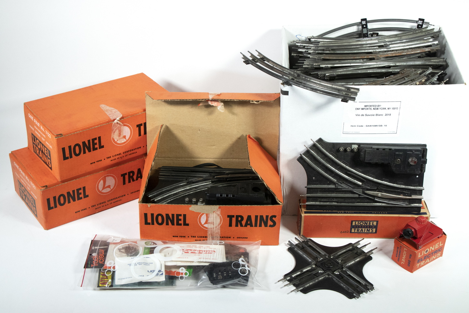 MODEL TRAIN ACCESSORIES LOT Large 2b3615