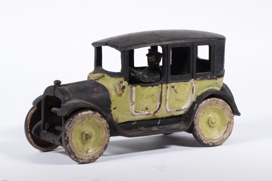 ARCADE CAST IRON TOY CAR 1920s