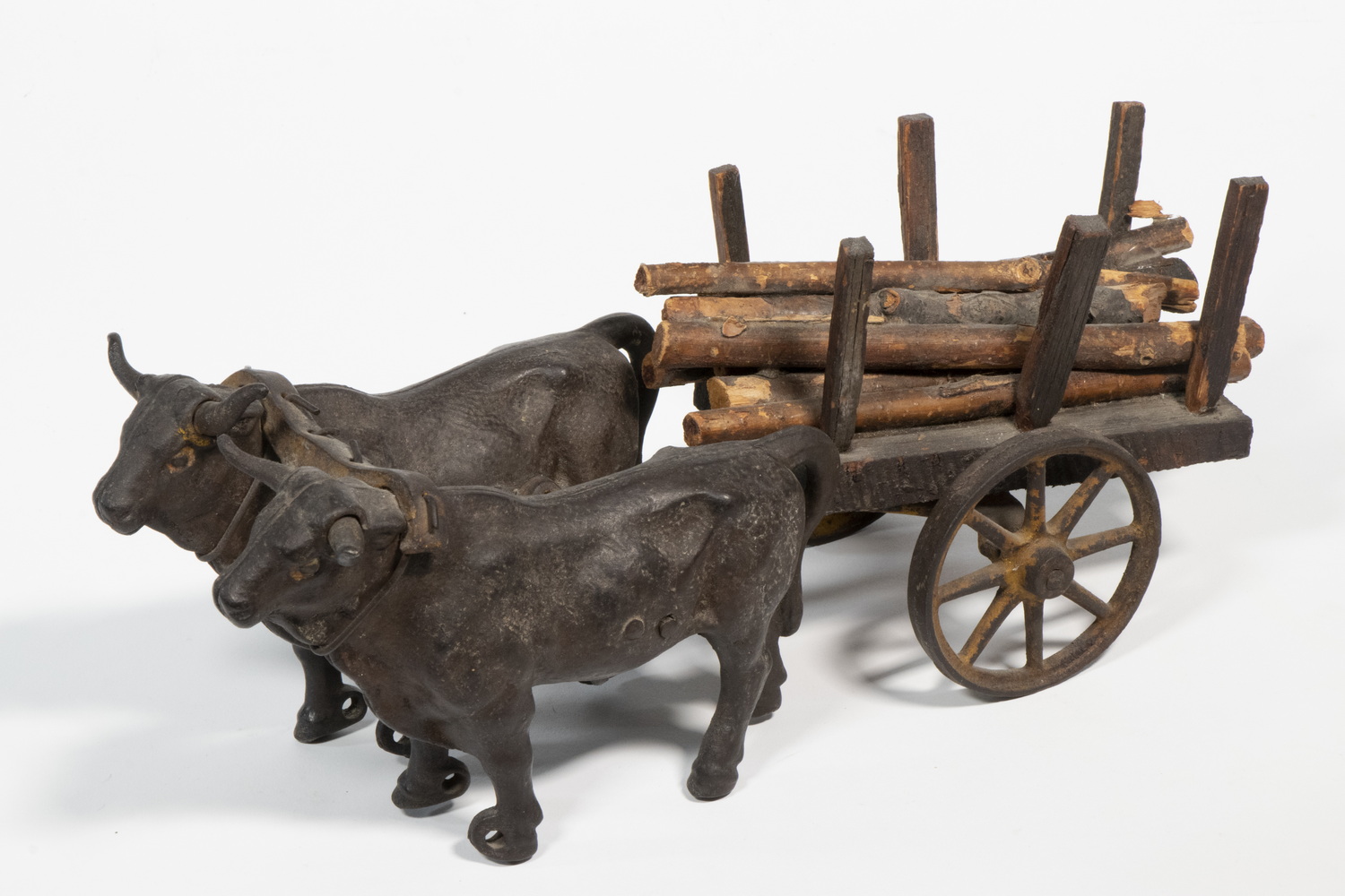 OXEN LOG CART TOY Late 19th  2b363f