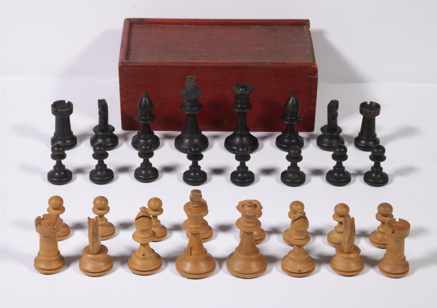 BOXED WOODEN CHESS SET 32 Piece 2b3706