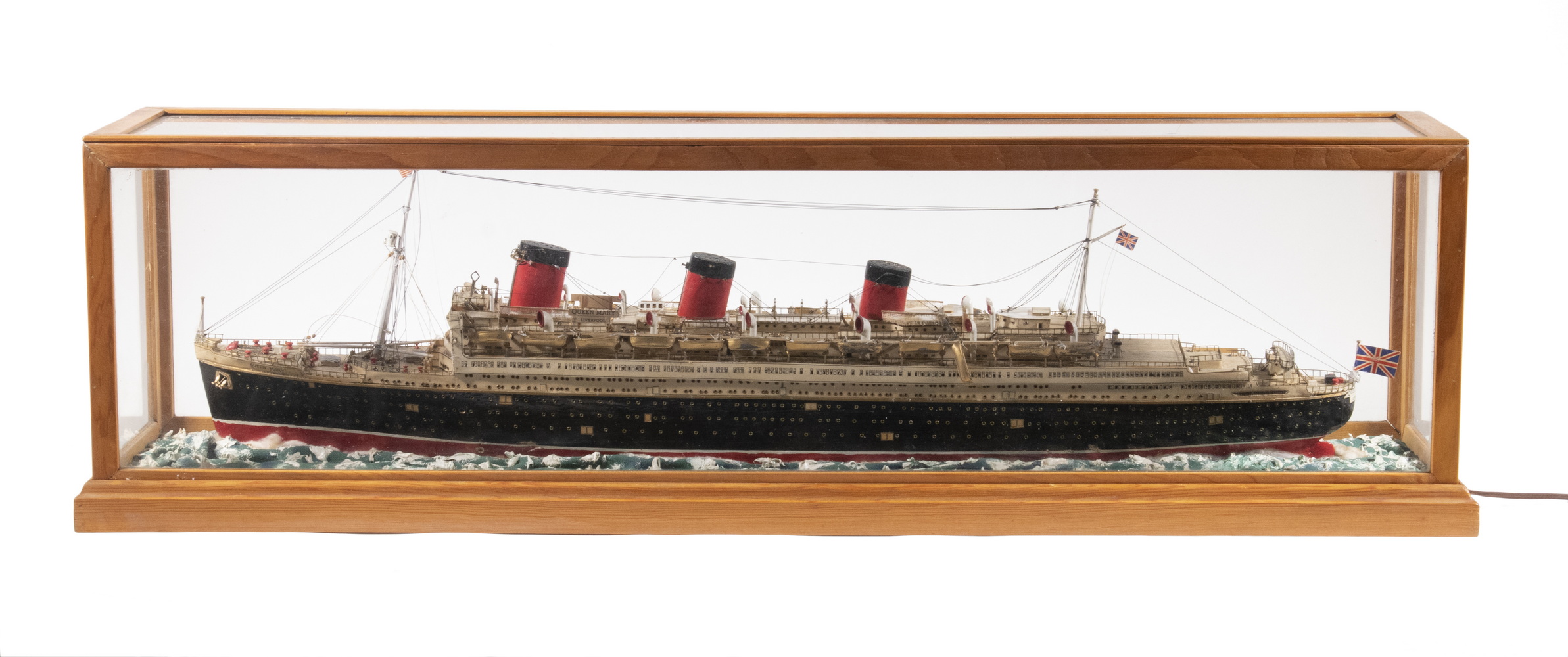 CASED SHIP MODEL OF THE RMS QUEEN 2b3a14