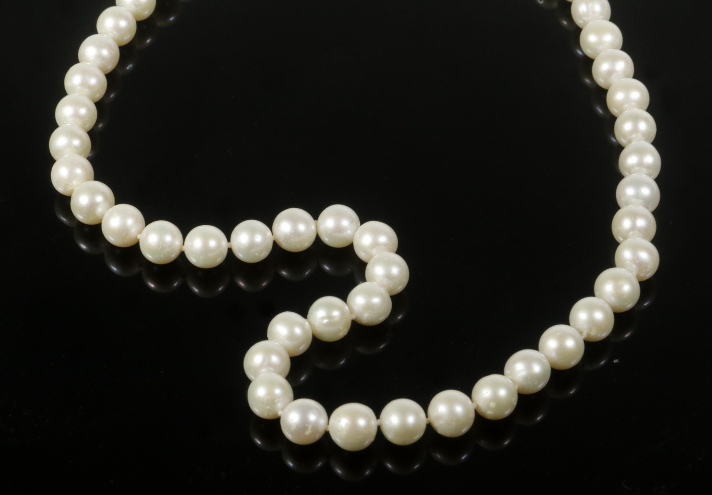 PEARL NECKLACE Strand of 8 to 8 1 2 2b3a65