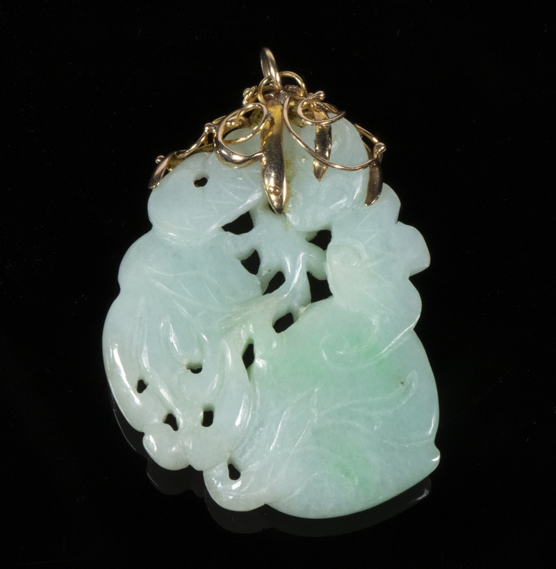 CARVED GREEN JADE PENDANT Chinese 2b3a6c