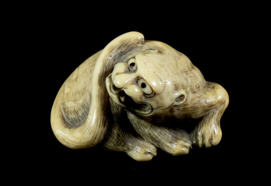 18TH C JAPANESE IVORY NETSUKE OF 2b3b1c