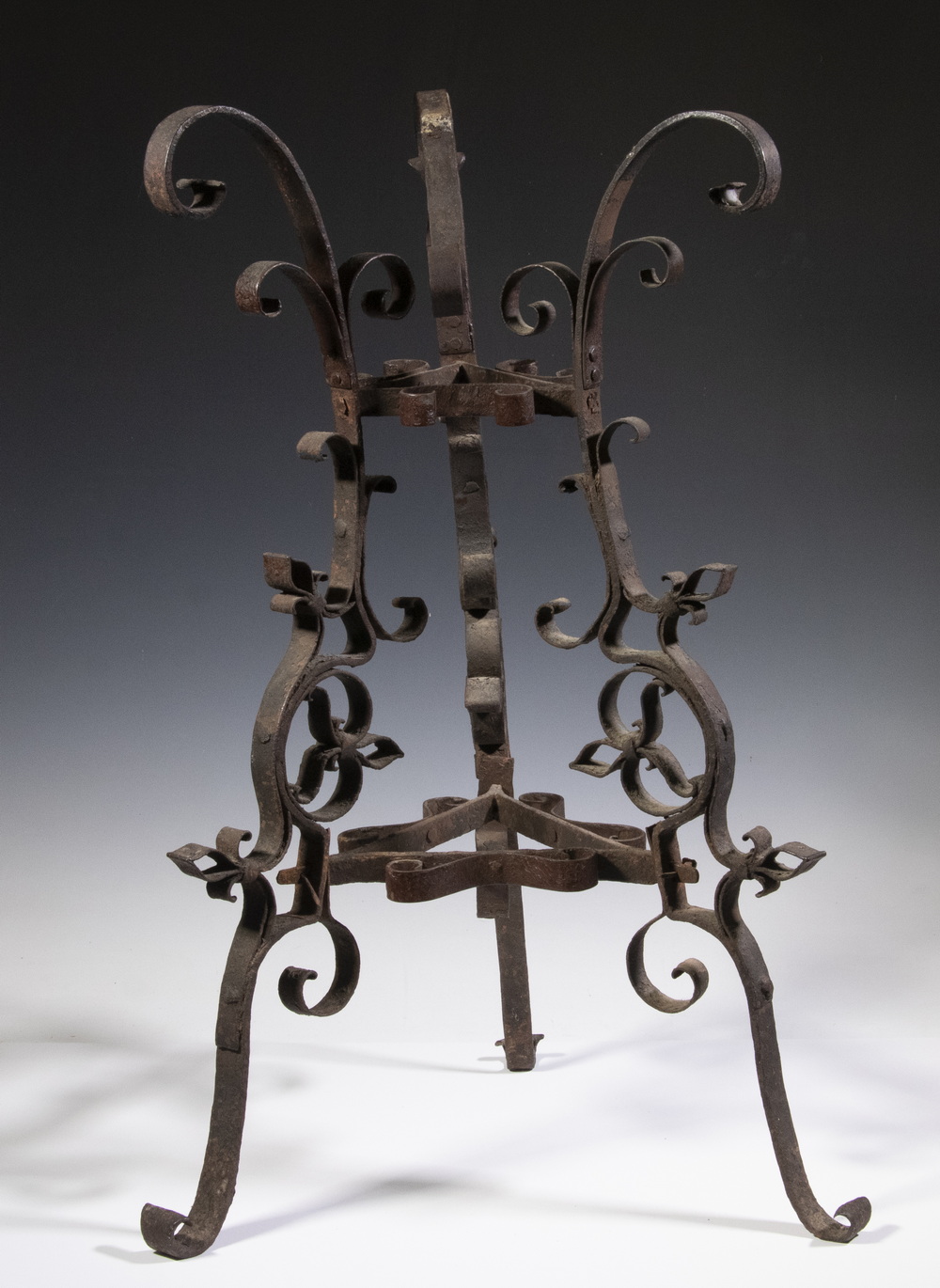 17TH C. IRON TRIPOD STAND Forged