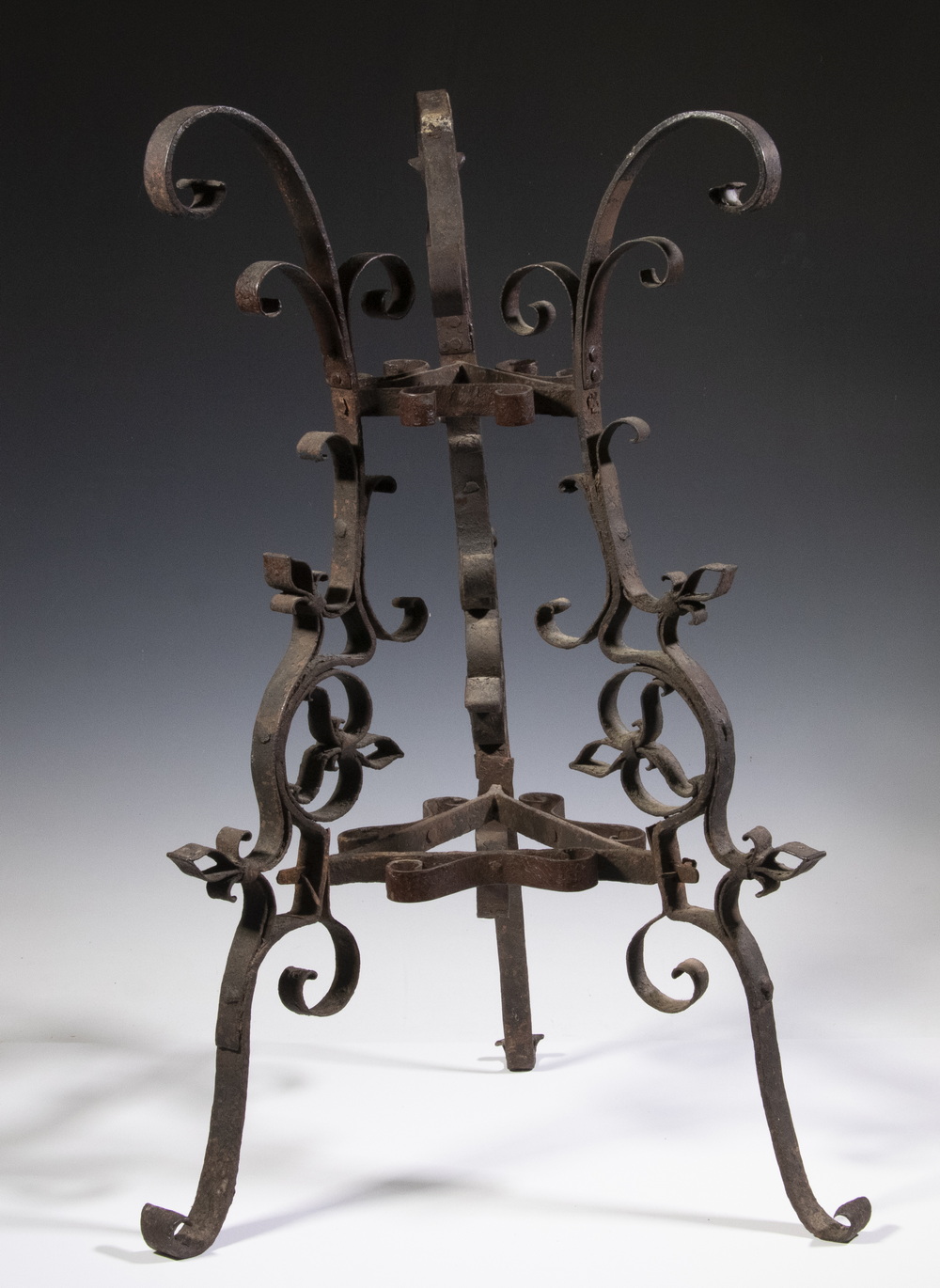 17TH C IRON TRIPOD STAND Forged 2b3ca7