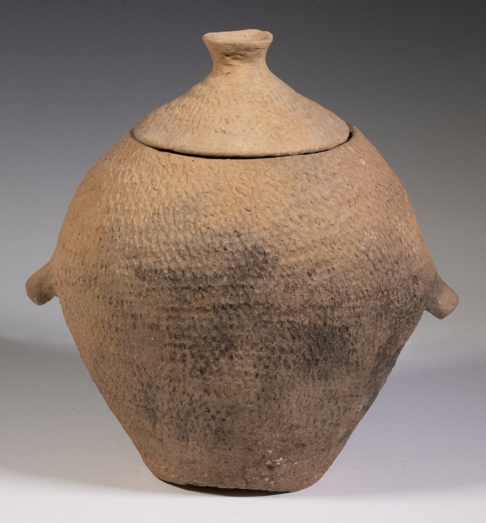 CHINESE NEOLITHIC COVERED JAR Textured 2b3cef