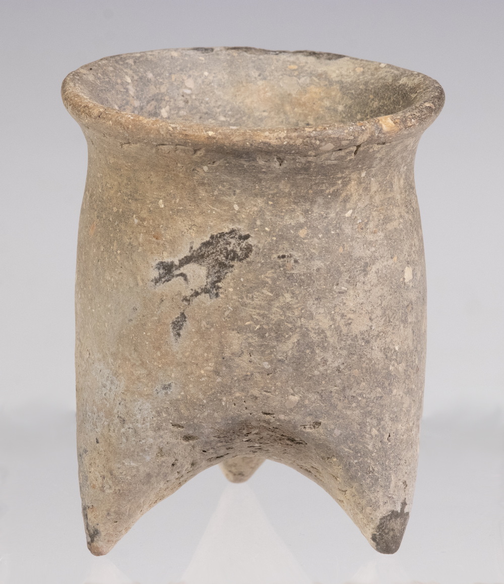 CHINESE THREE LEGGED POTTERY LI 2b3d0d