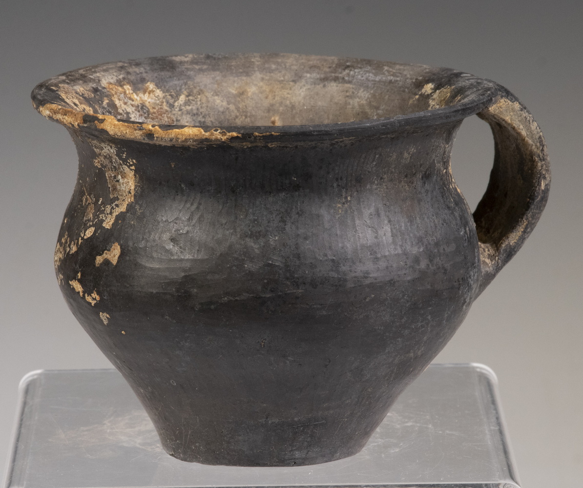 CHINESE ARCHAIC TERRACOTTA CUP IN BLACK