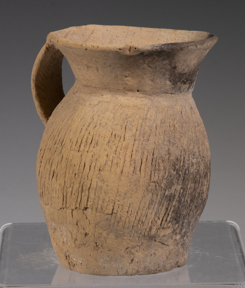 CHINESE ARCHAIC POTTERY POURING