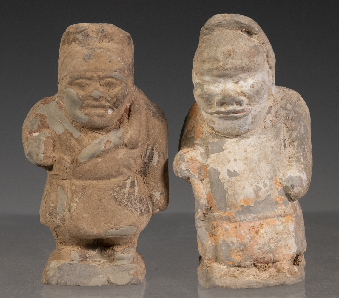  2 CHINESE HAN DYNASTY CLAY FIGURINES 2b3d4d