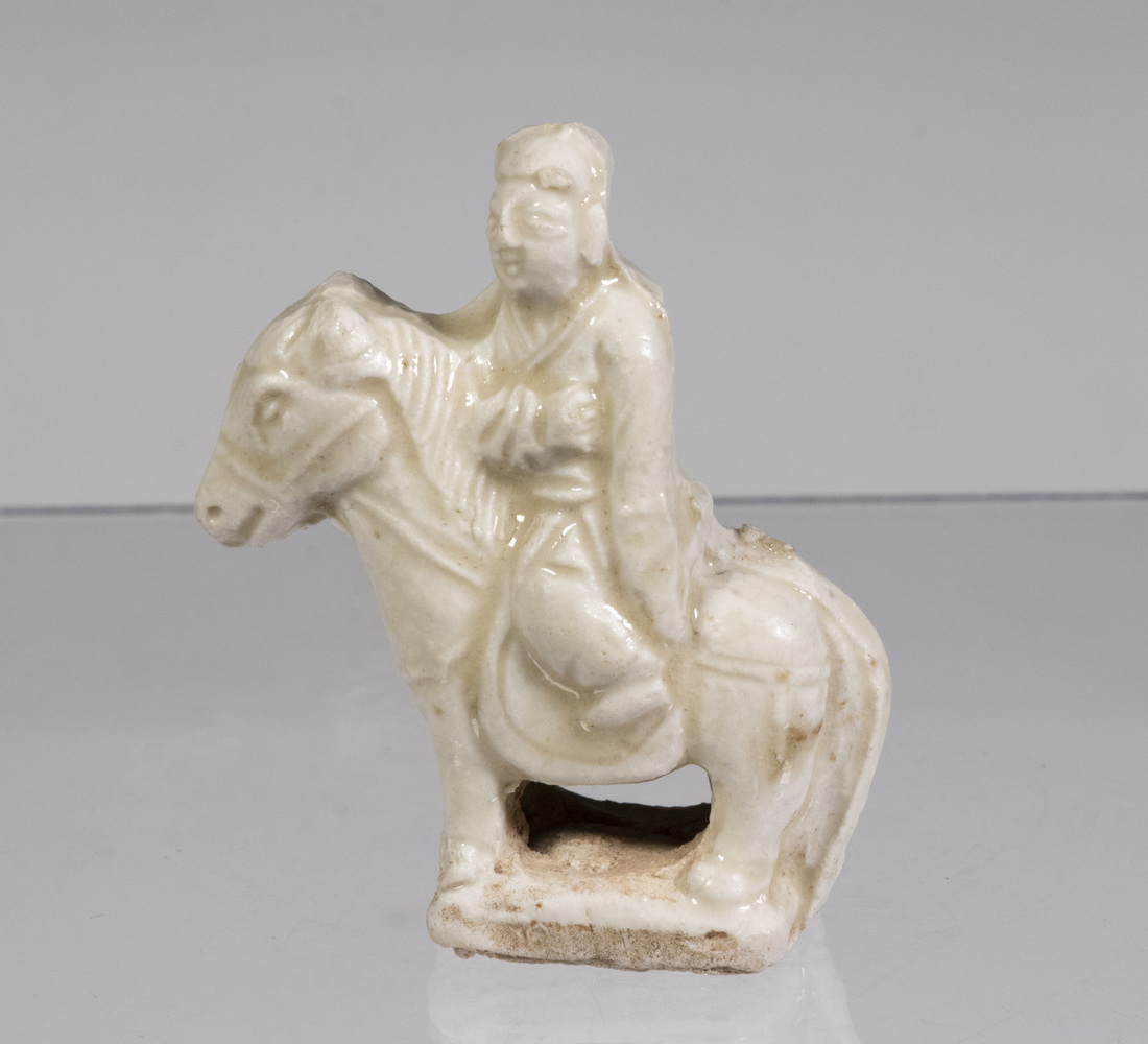 MINIATURE SONG QINBAI FIGURE OF