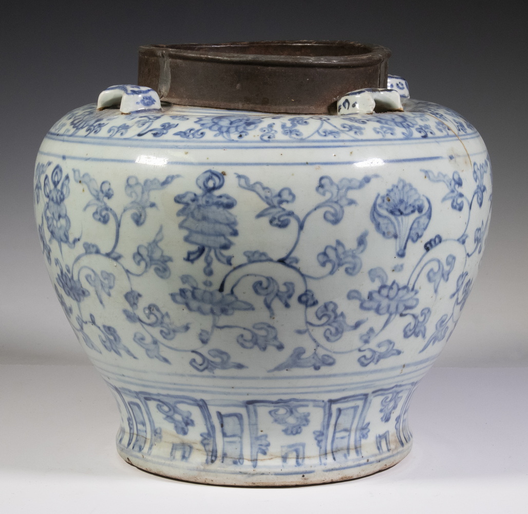 LARGE CHINESE QING BLUE AND WHITE