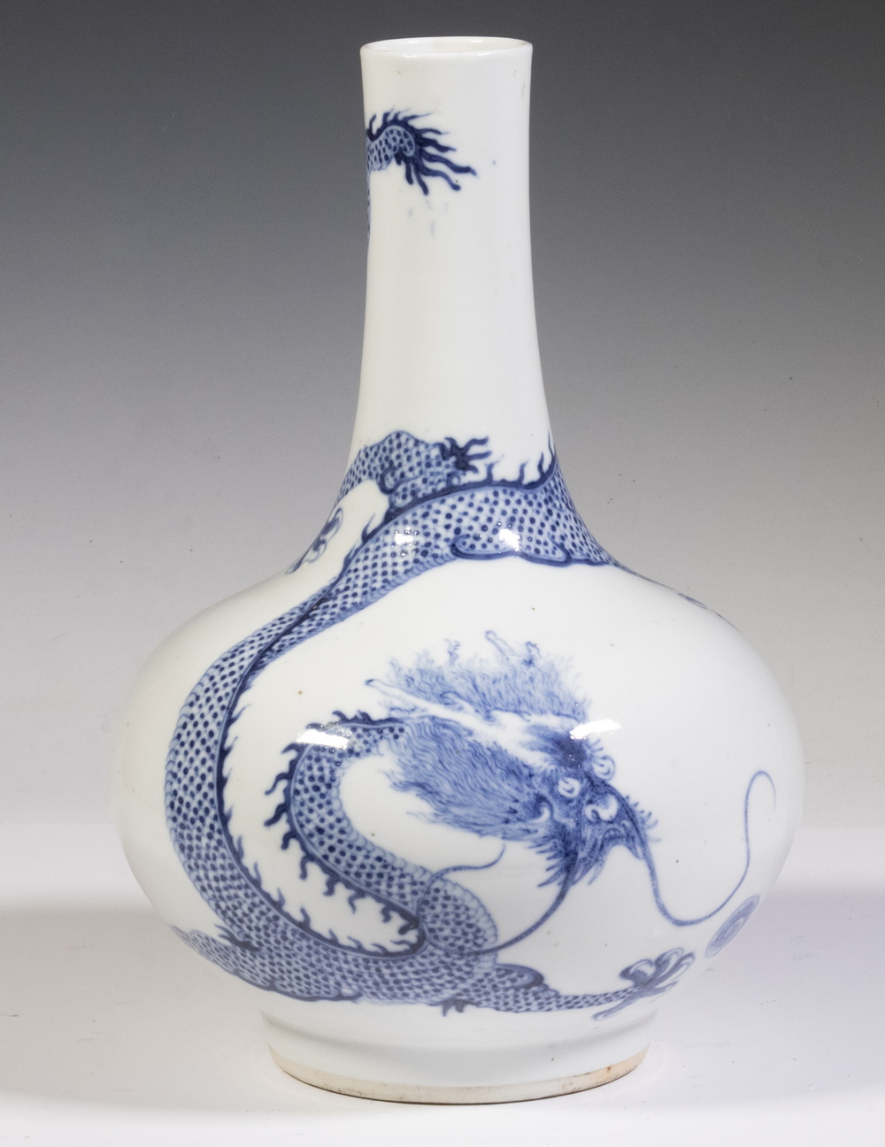 CHINESE PORCELAIN DRAGON VASE Blue 2b3dd2