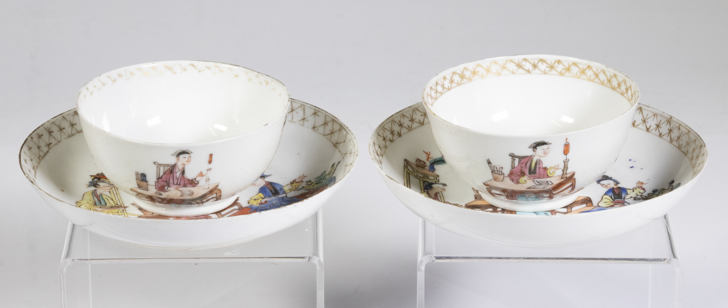 PR CHINESE CUPS AND SAUCERS Pair 2b3de7