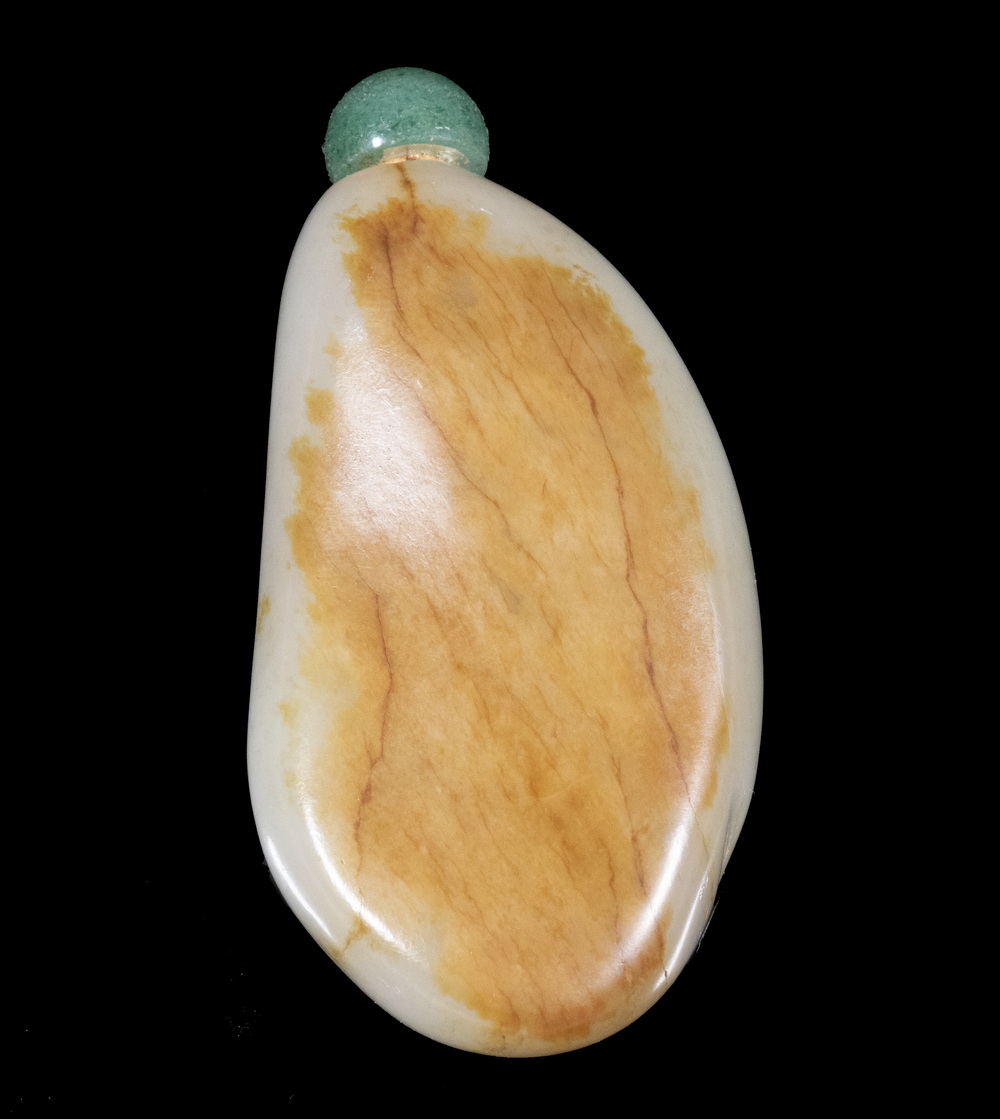 CHINESE JADE PEBBLE FORM SNUFF 2b3e04