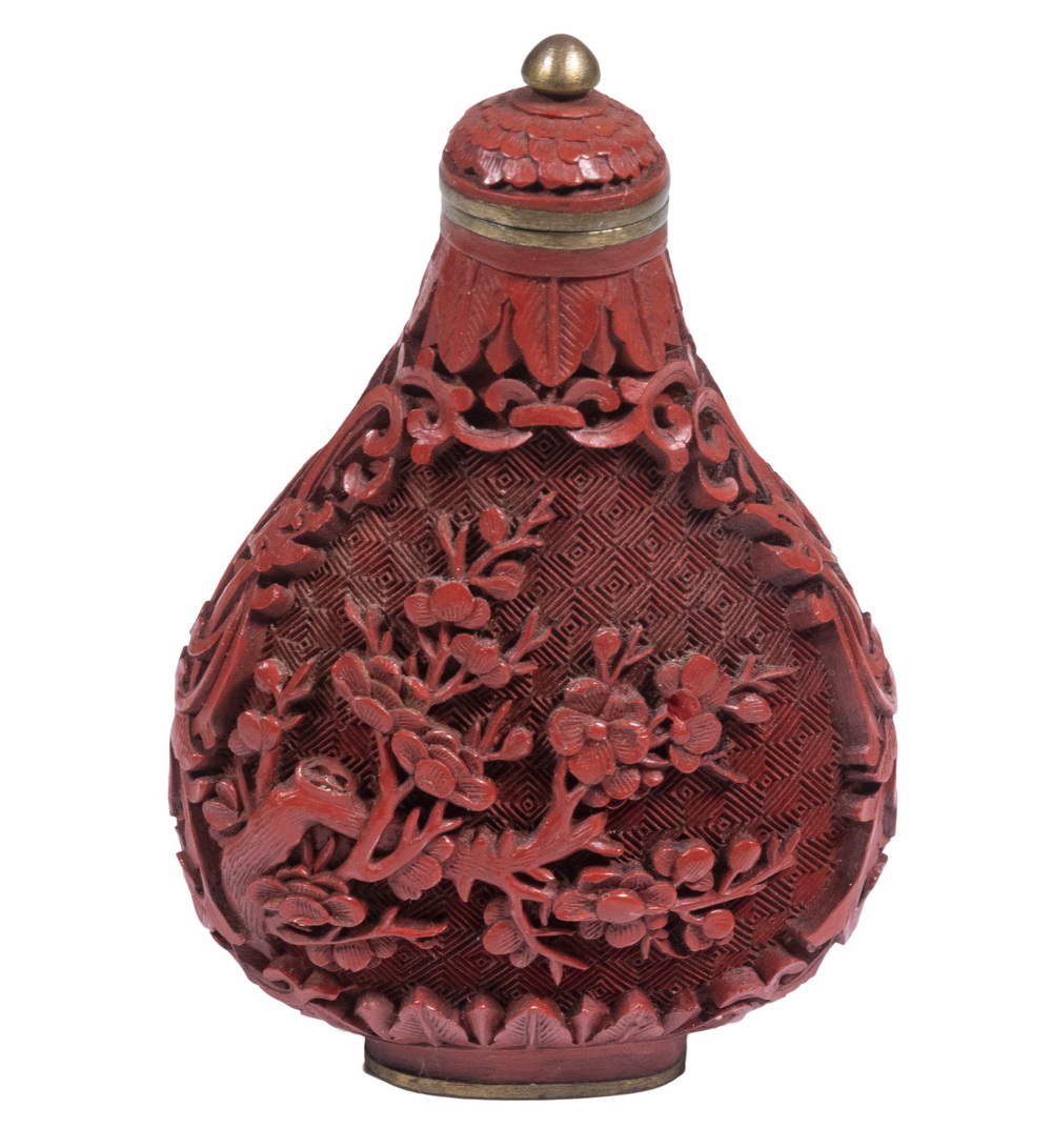 CHINESE CINNABAR SNUFF BOTTLE Finely