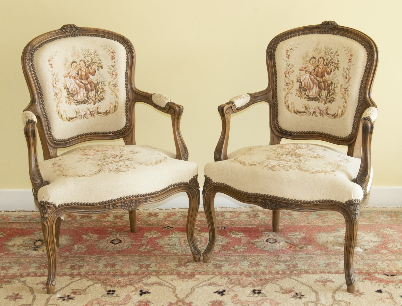 PAIR OF ARMCHAIRS A matching pair