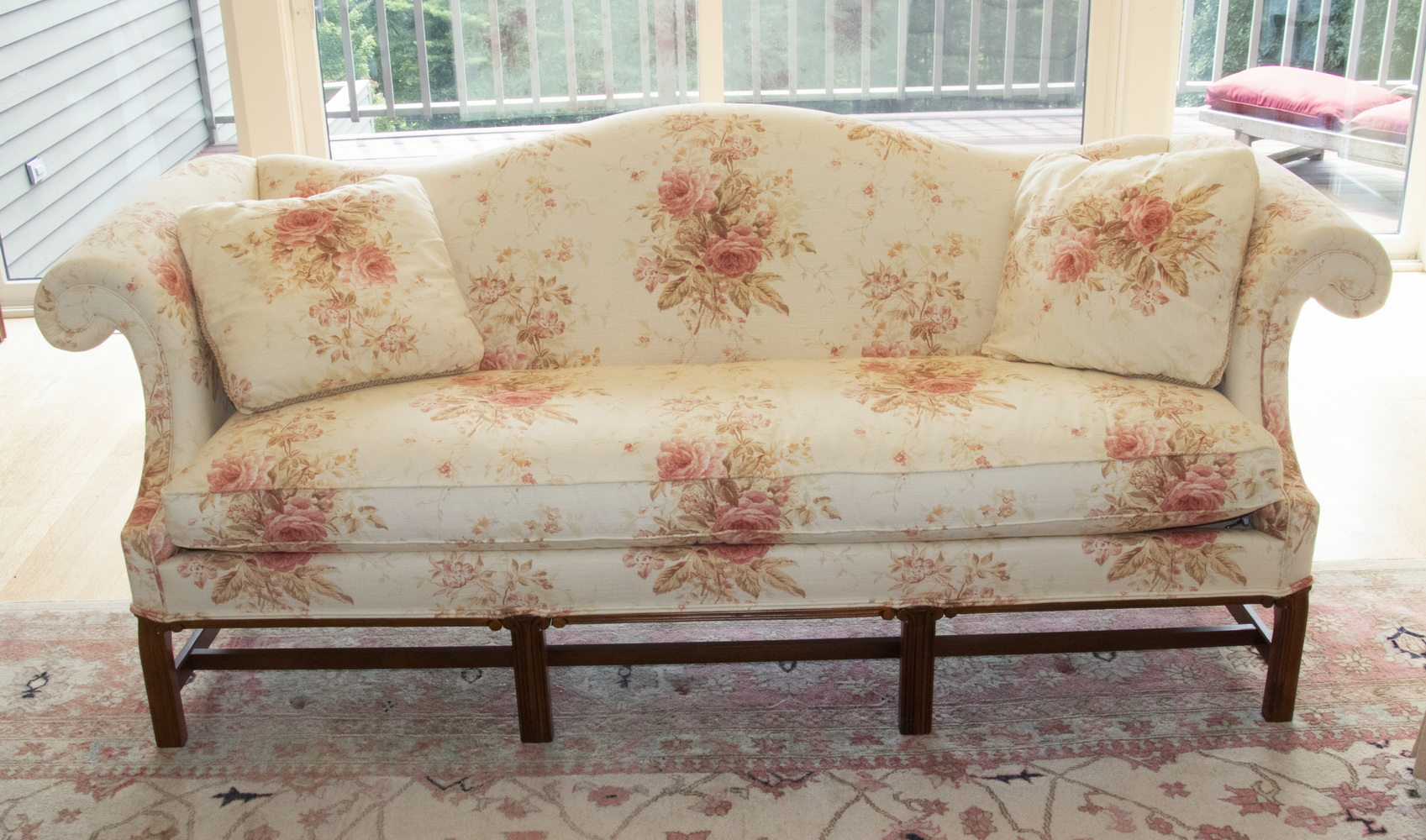 FLORAL PRINT SOFA WITH THROW PILLOWS 2b3e48