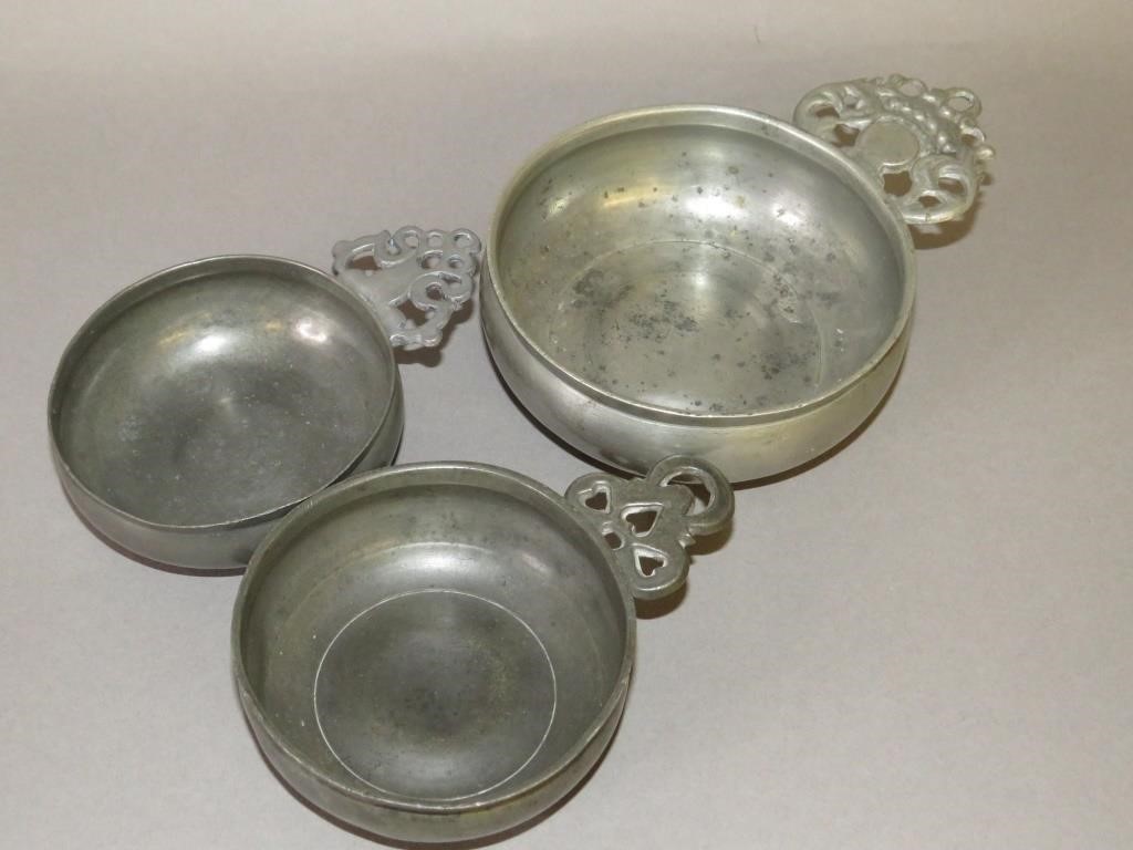 3 PEWTER PORRINGERSca early 19th 2b72a3