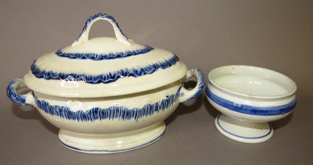 2 BLUE EDGED PEARLWARE ITEMSca.