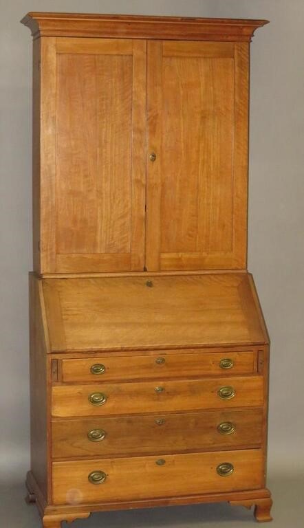 WALNUT SECRETARY DESKca. 1810;