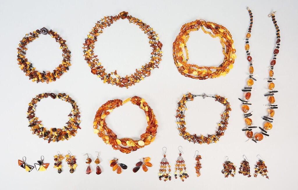 LOT OF AMBER JEWELRYLot of amber 2b7807