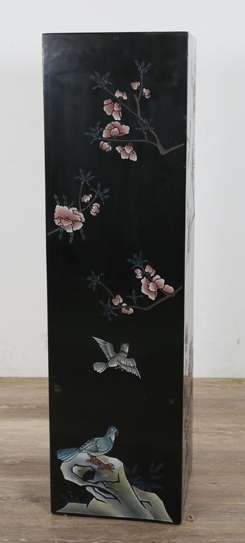 CHINOISERIE STYLE LACQUERED SCULPTURE