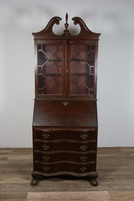 CHIPPENDALE STYLE MAHOGANY SECRETARYChippendale